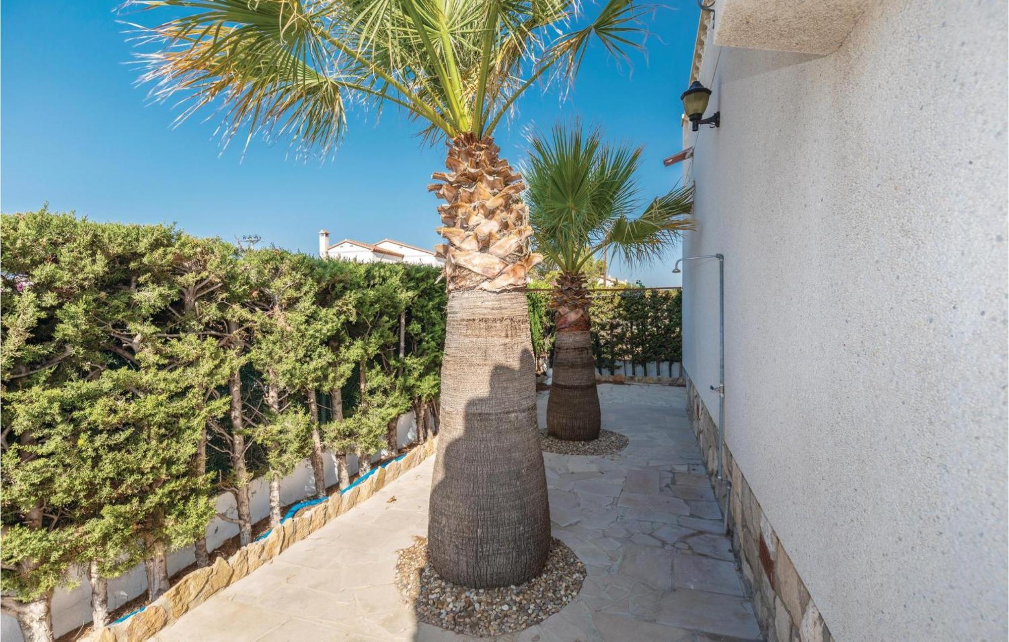 Nice Home In Lametlla De Mar With Kitchen Les Tres Cales ภายนอก รูปภาพ